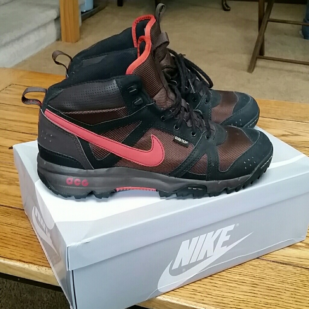 Nike Acg sneakers